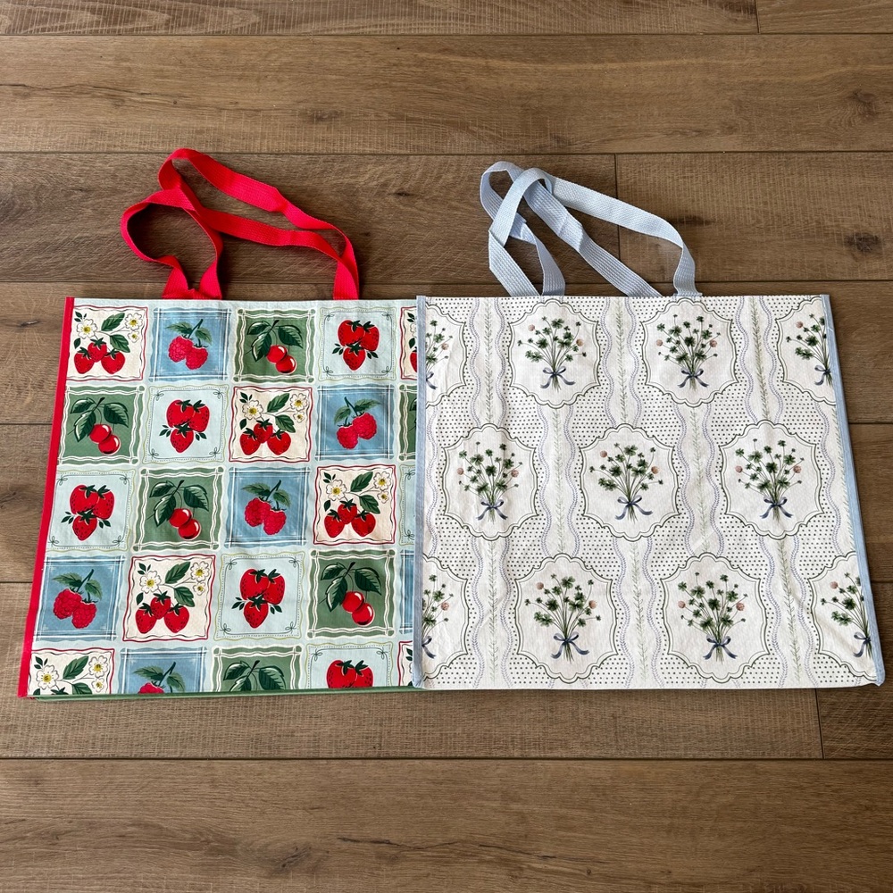 Homegoods TJMaxx Marshalls Berries & Floral Bouquet Print Tote Bags NWOT
